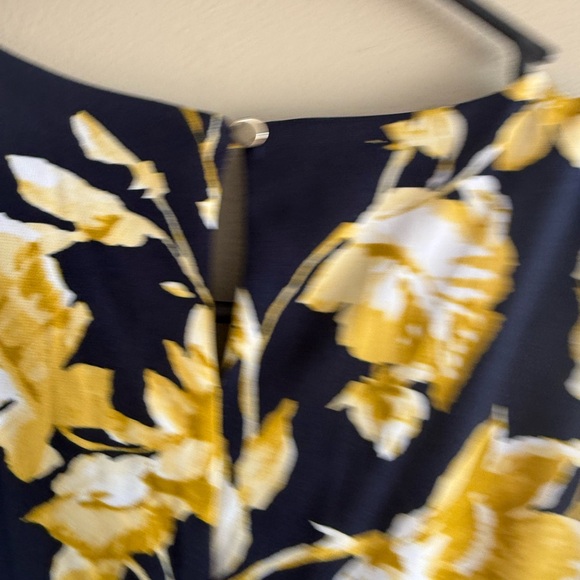 Calvin Klein Blue and Yellow Pleated Sleeveless Floral Blouse - Picture 5 of 9